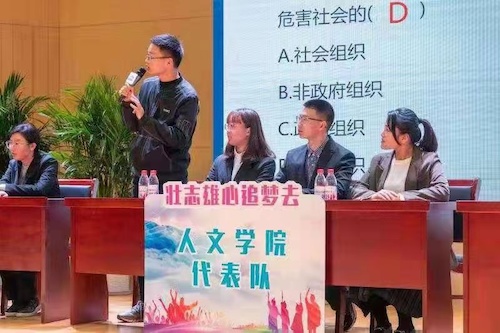 女同av
参赛选手答题