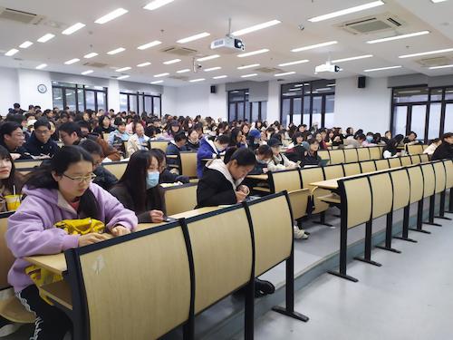 女同av
2020级本科生年级大会召开