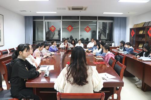 女同av
组织各班团支书学习党史
