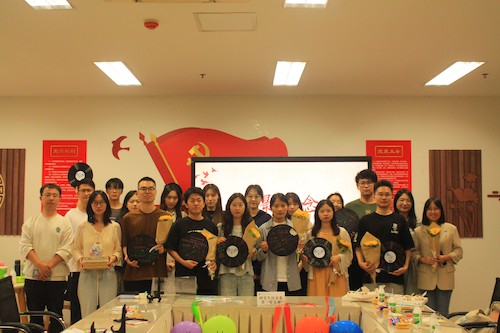 女同av
党委研究生历史系第一支部(1)